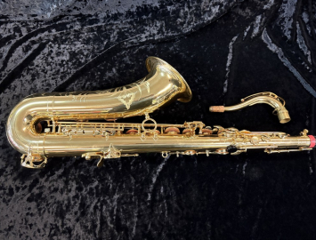 Photo Selmer Paris Reference 54 Tenor Sax in Gold Lacquer - Serial # 805631